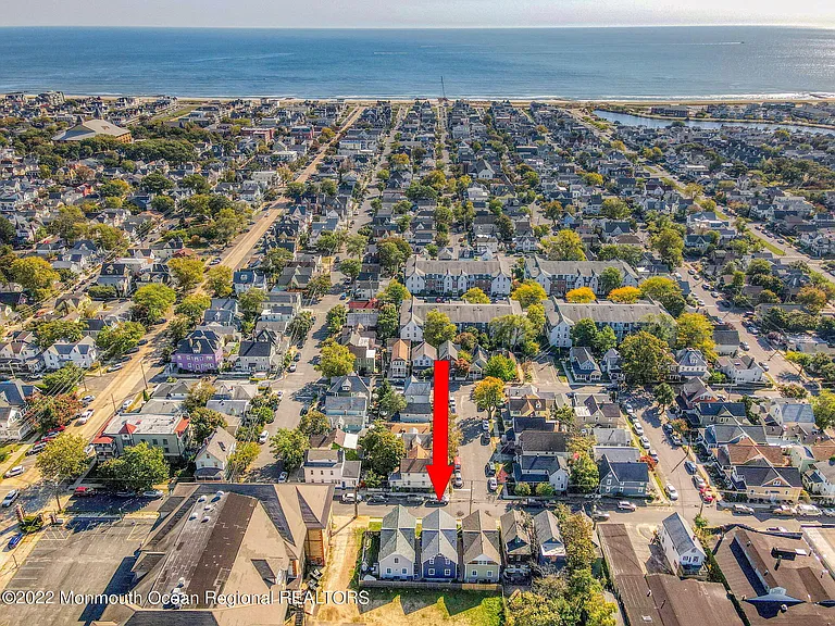 90 Lawrence Ave — Photo 35