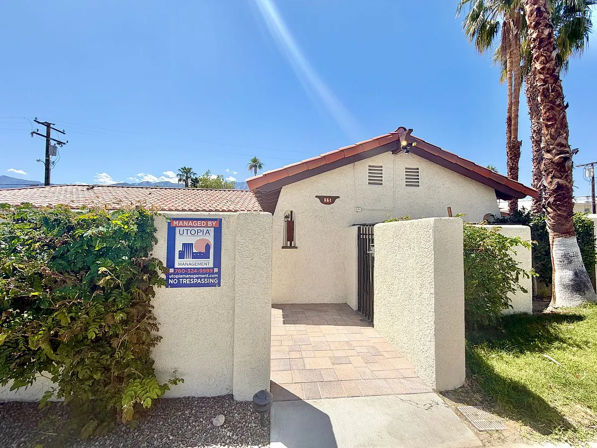 Building Photo - 561 Desert View Dr #3