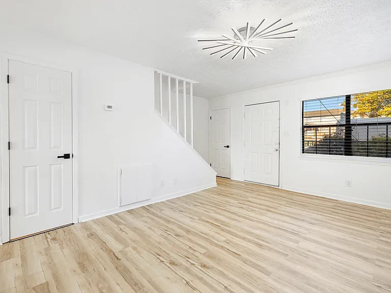 120 Woodhouse Ln #A — Photo 6
