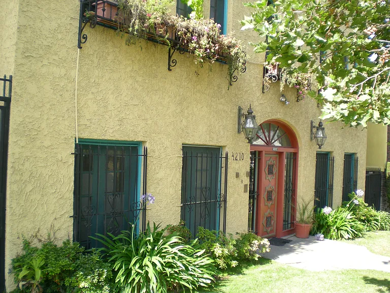 4210 W Adams Blvd #105 — Photo 3