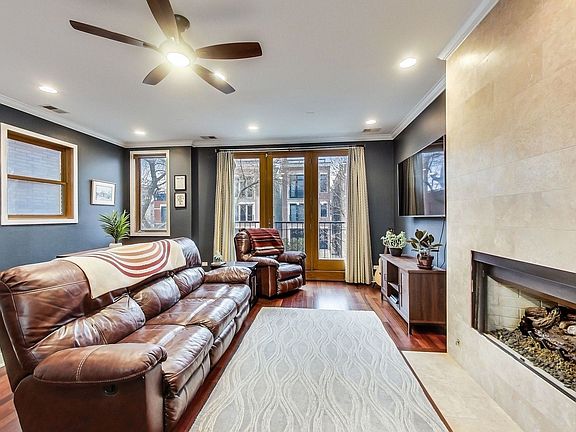 3rd image of 1055 N Hermitage Ave #2