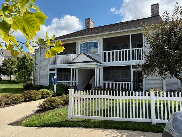 2 bed, 2.0 bath, 1094 sqft, $2,100 — Photo 1