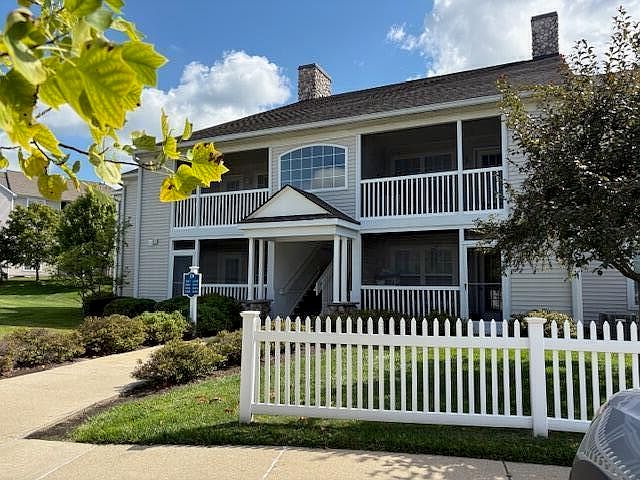 1st image of 2692 S Knightsbridge Cir