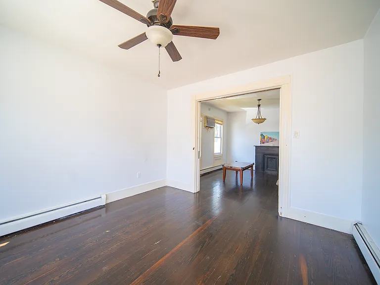 37-39 Elk St #1 — Photo 4