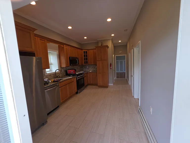 22 Essex St #2 — Photo 11