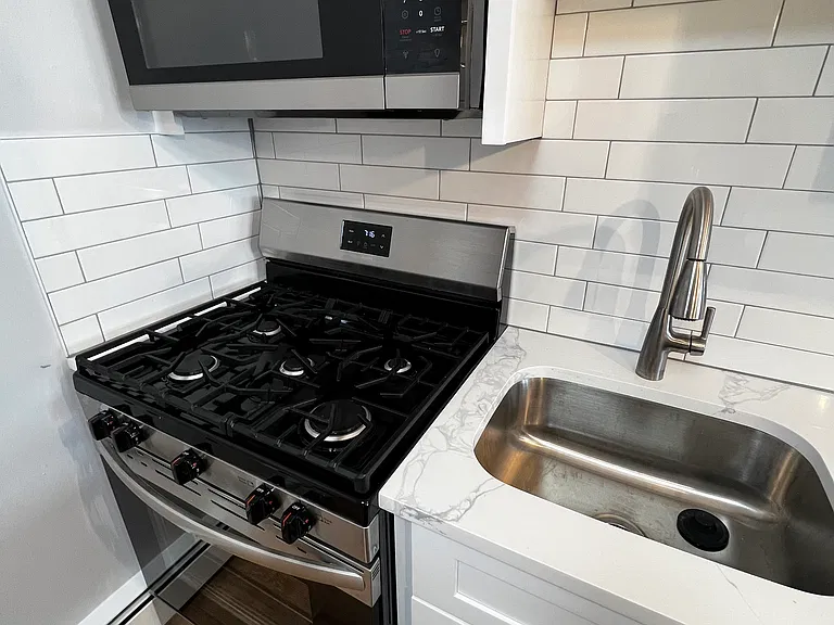 124 Vernon St — Photo 9