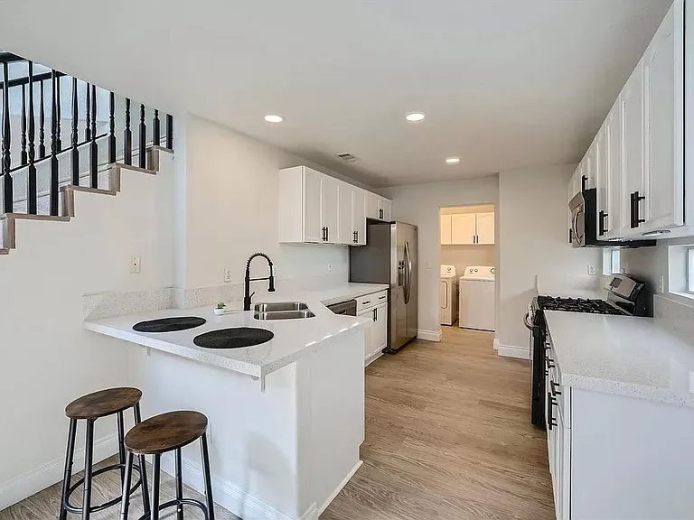 3328 Epson St — Photo 8