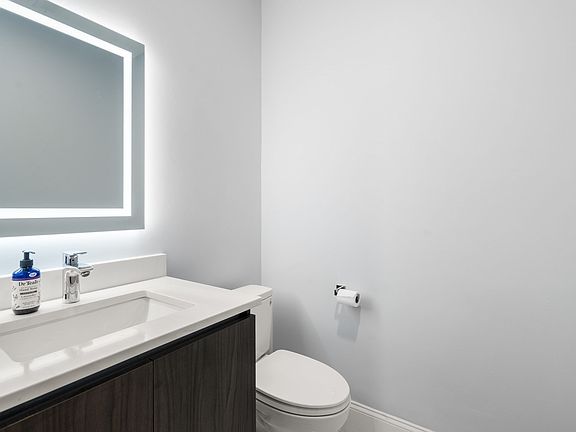 3rd image of 32 Pearl St #4