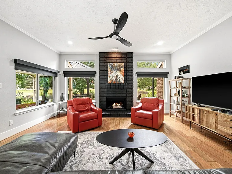 906 Maple Branch Ln — Photo 9