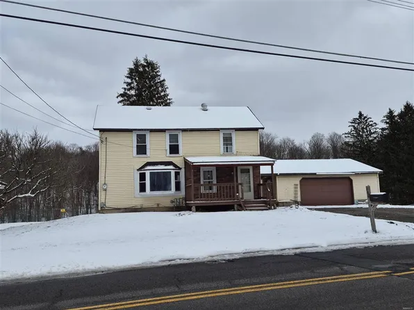 136 Maple St, Lyons, NY 14489