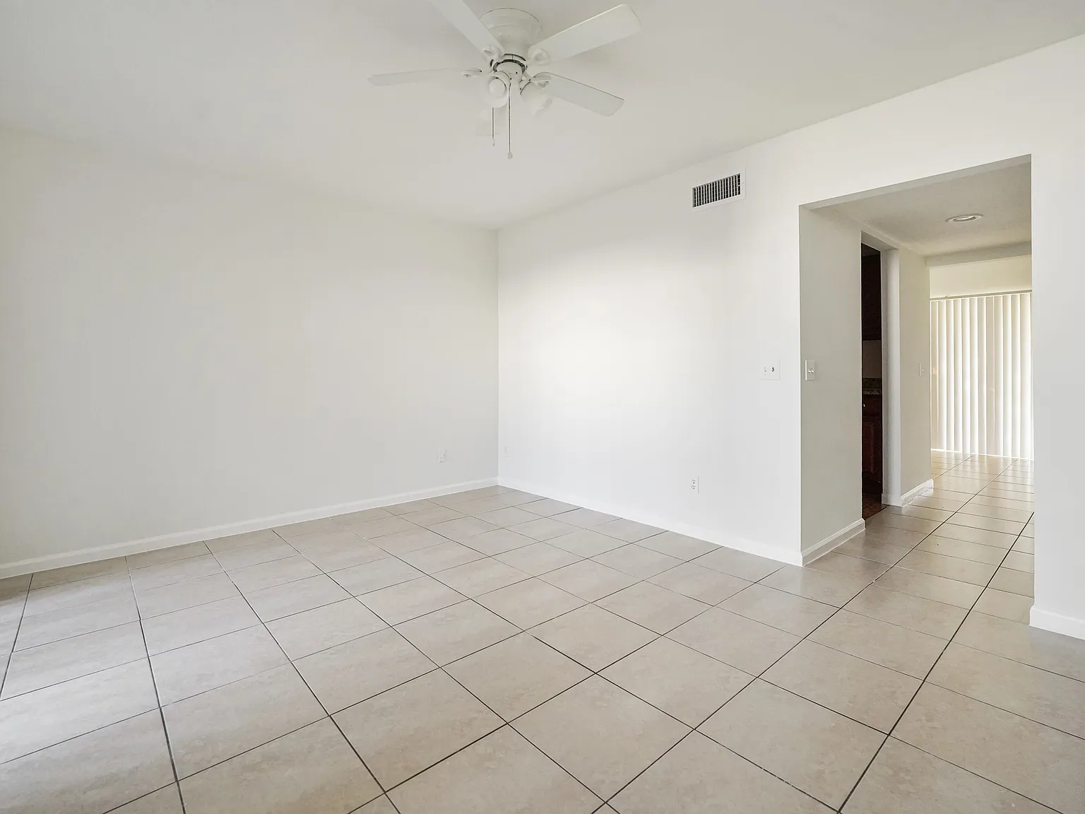 2 bed, 1.5 bath, 1277 sqft, $2,000 — Photo 4