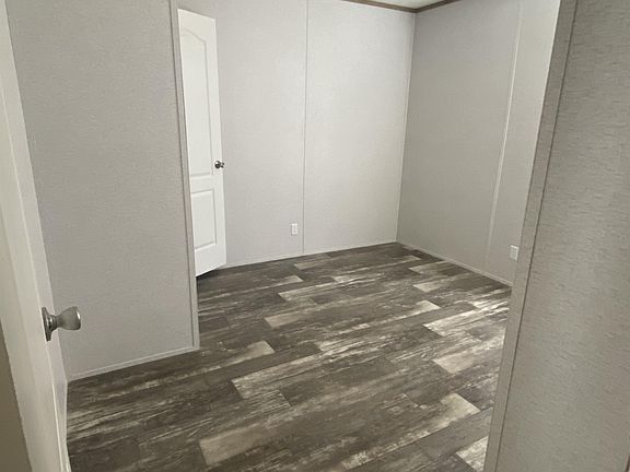 3rd image of 513 Charles Ave