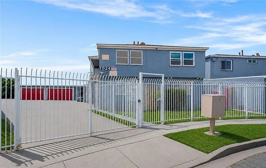 3 bed, 1300 sqft, $3,100 — Photo 1