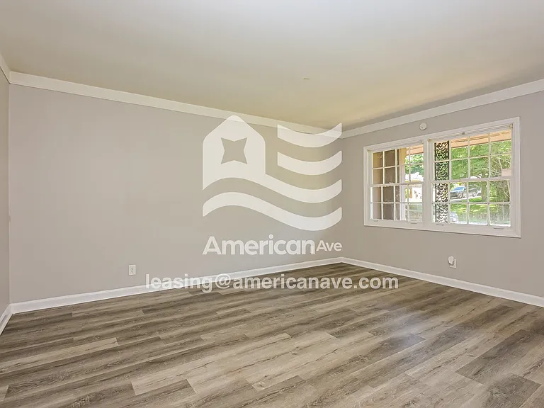 1544681_002_living_room_2.jpg