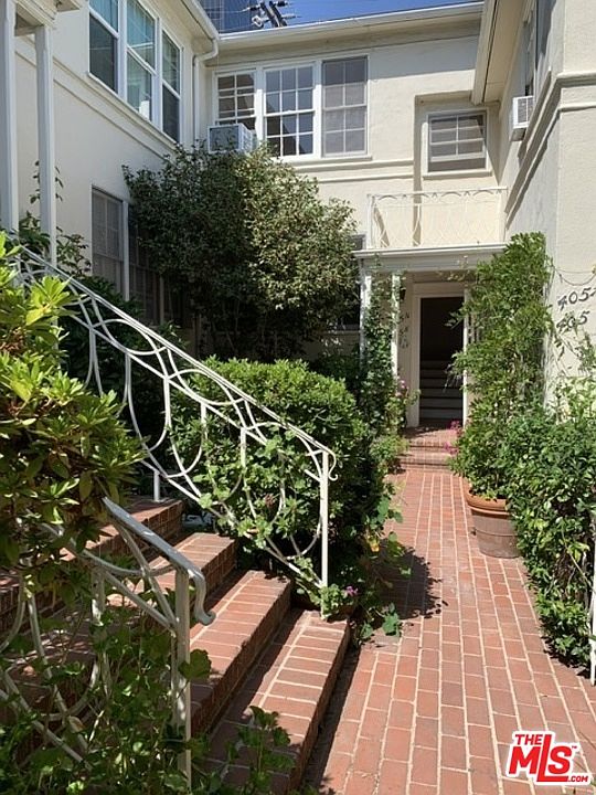 1st image of 409 Shirley Pl
