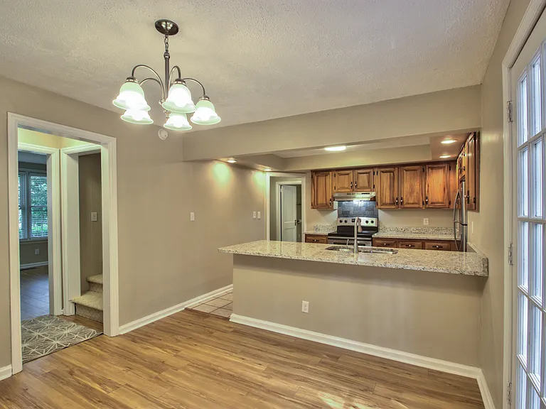 301 Cactus St — Photo 6