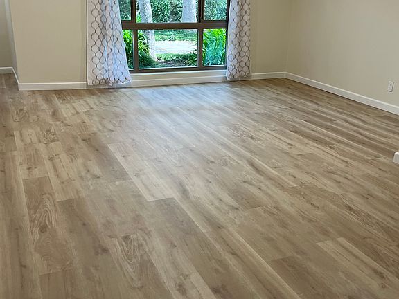 4th image of 1740 Huntington Dr APT A