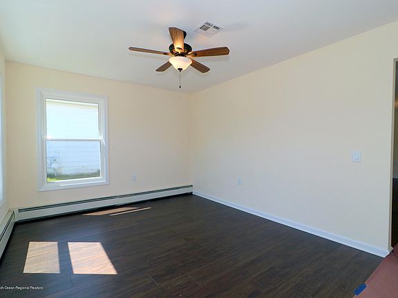 5th image of 18 Longdenville St