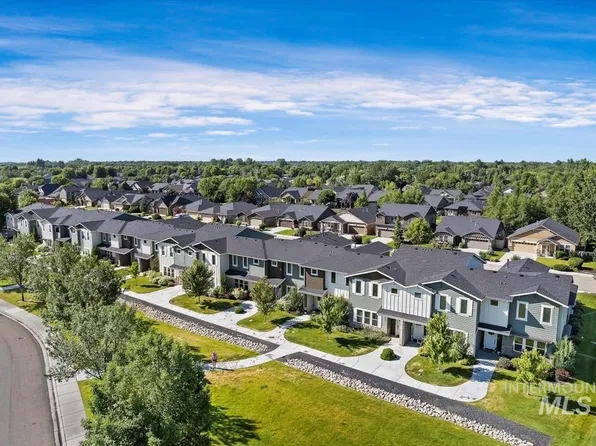 10375 W Carlton Bay Dr, Garden City, ID 83714