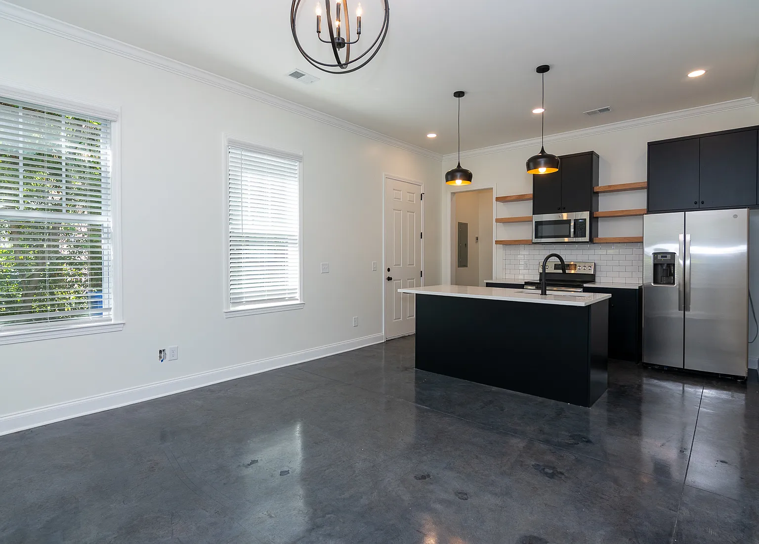 6 bed, 2800 sqft, $9,000 — Photo 4