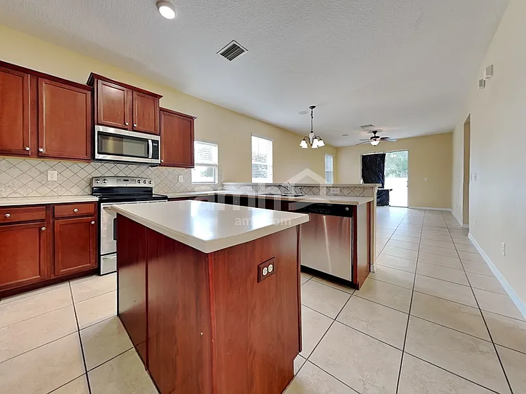 515 Corbett Bluff Dr — Photo 3
