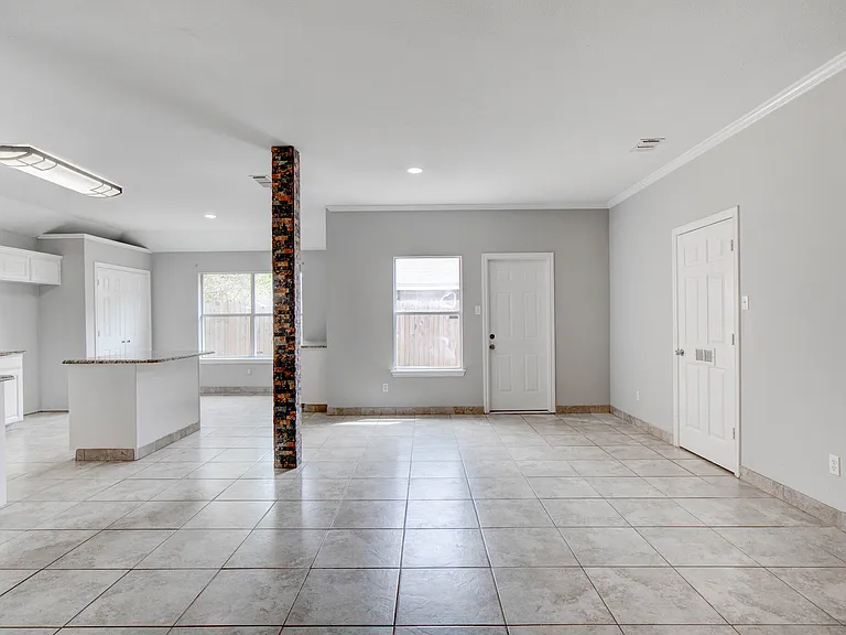 3912 Blue Pond Cir — Photo 5