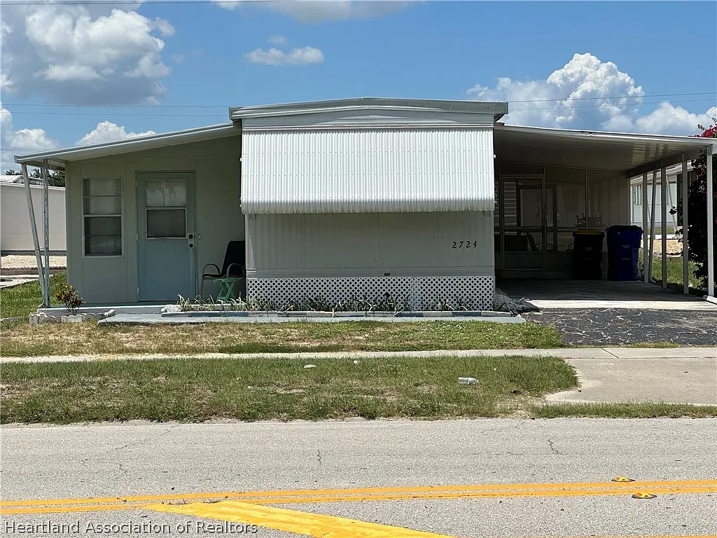 2 bed, 1.0 bath, 672 sqft, $1,000 — Photo 1