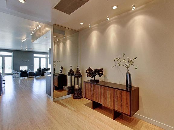 2nd image of 410 Acoma St #2