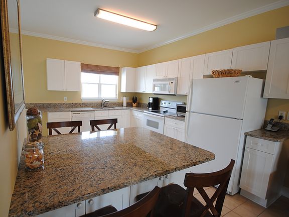 5th image of 399 N New River Dr