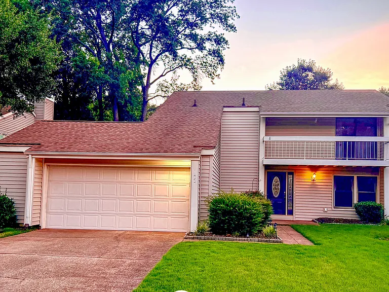 1556 Beachview Dr — Photo 1
