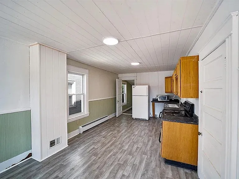 306 Colchester Ave — Photo 3