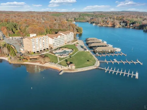 1273 Graves Harbor Trl #334, Huddleston, VA 24104