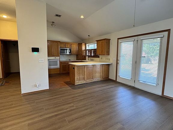 5th image of 700 Glen Ellen Cir