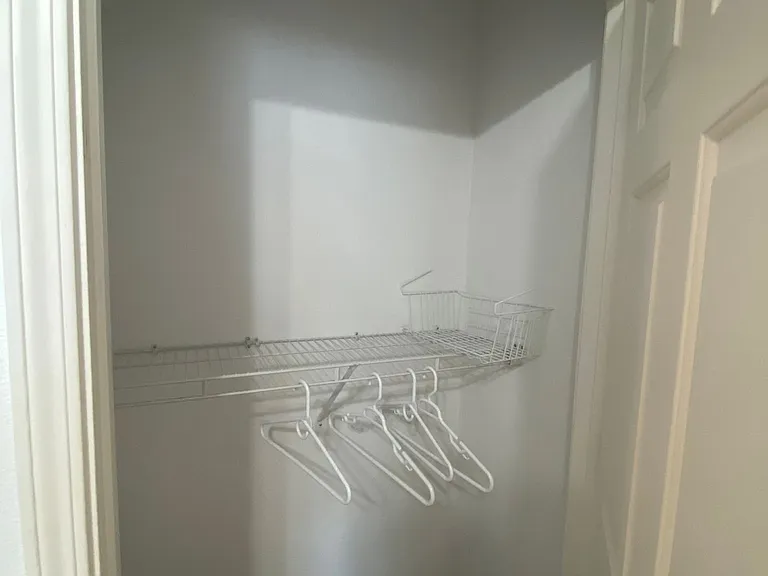Hillcrest Apartments — Photo 18
