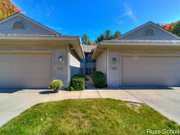 542 Tournament Cir, Muskegon, MI 49444