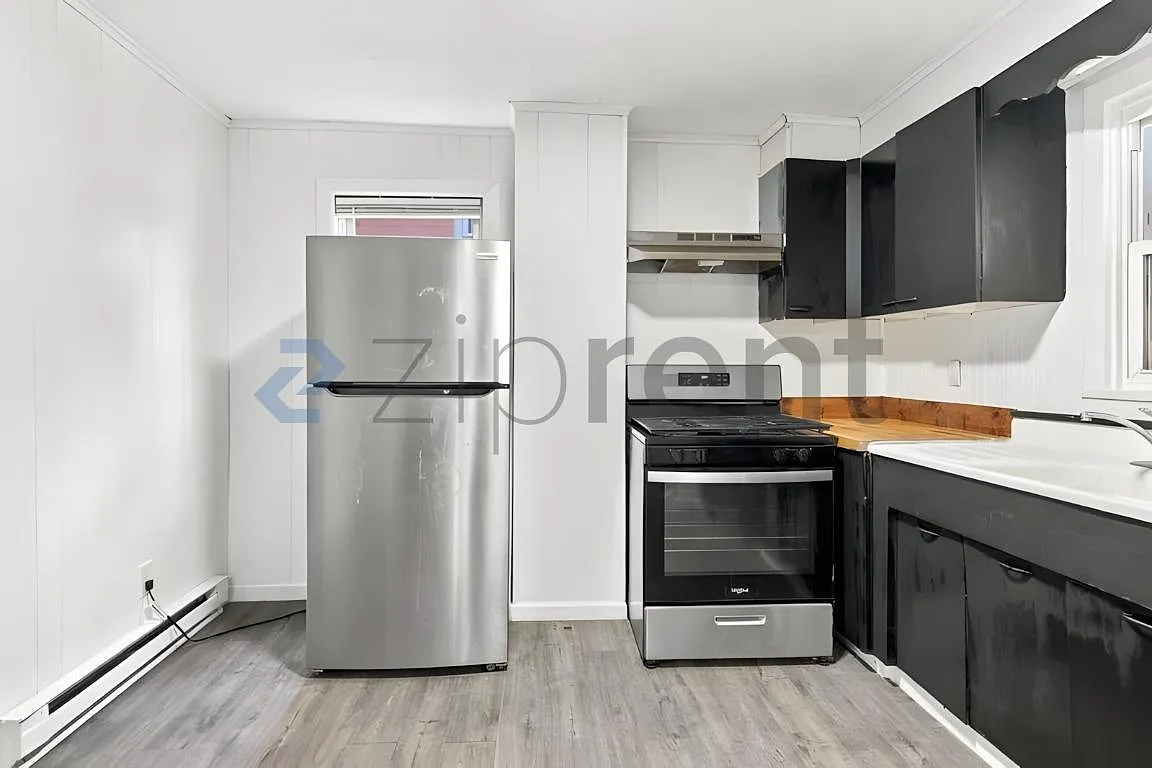 4 bed, 1500 sqft, $2,500 — Photo 3