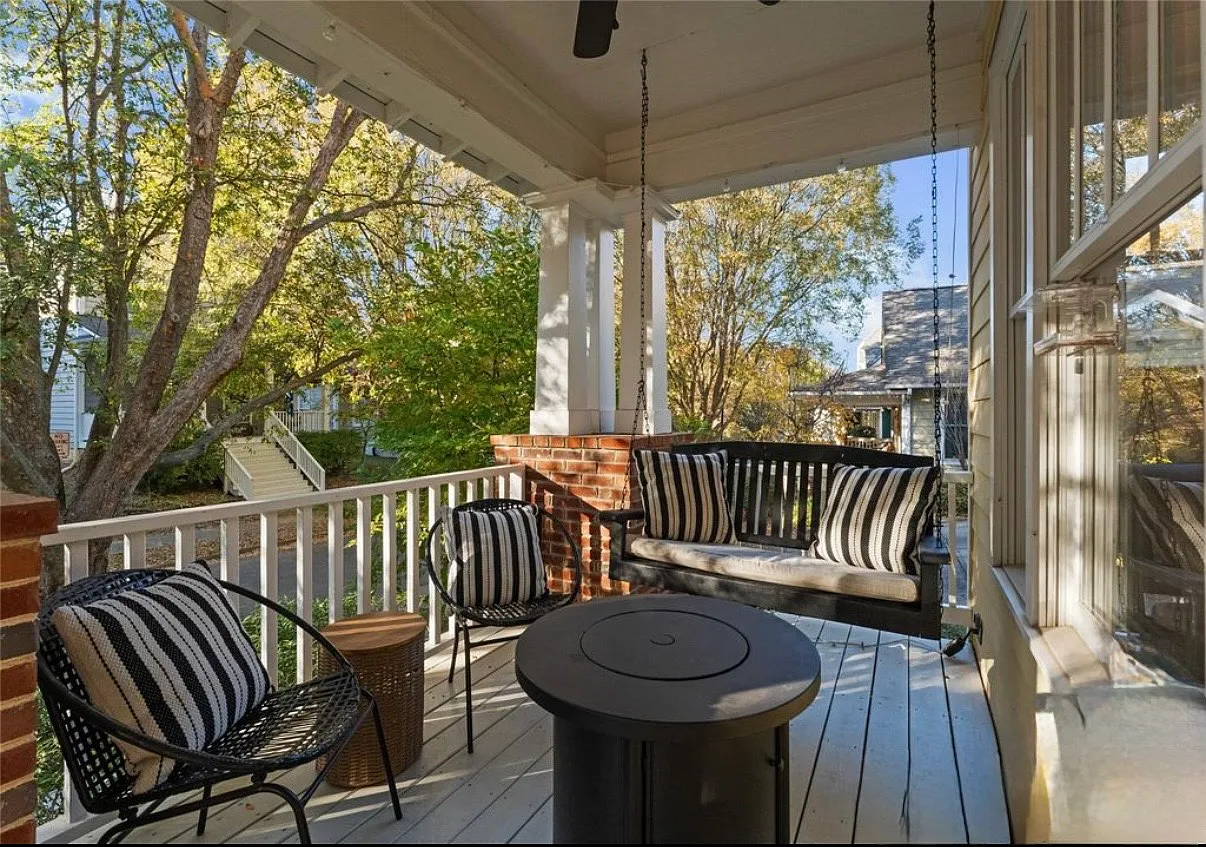 4 bed, 2177 sqft, $2,995 — Photo 4