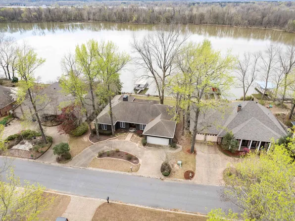 8 Riverwood Pl, Maumelle, AR 72113