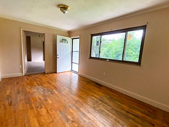 2nd image of 1166 Lake Dr