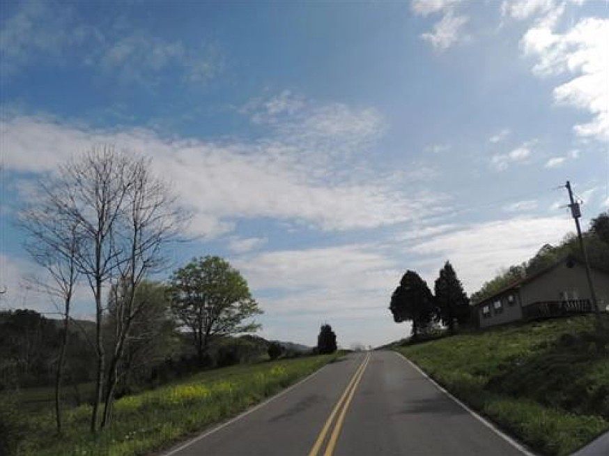 2nd image of 1068 Spruce Pine Rd