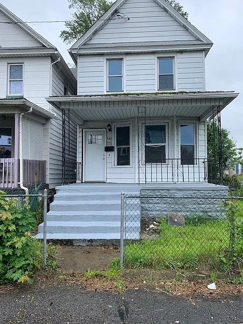 3 bed, 1.0 bath, 1674 sqft, $1,500 — Photo 1