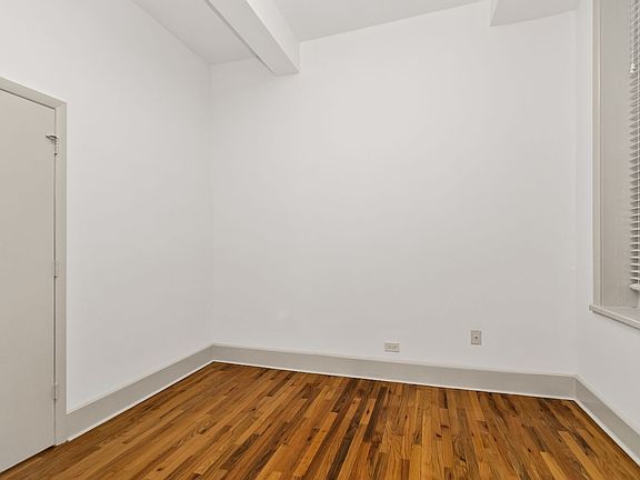 4th image of 2030 N Oakley Ave #1F