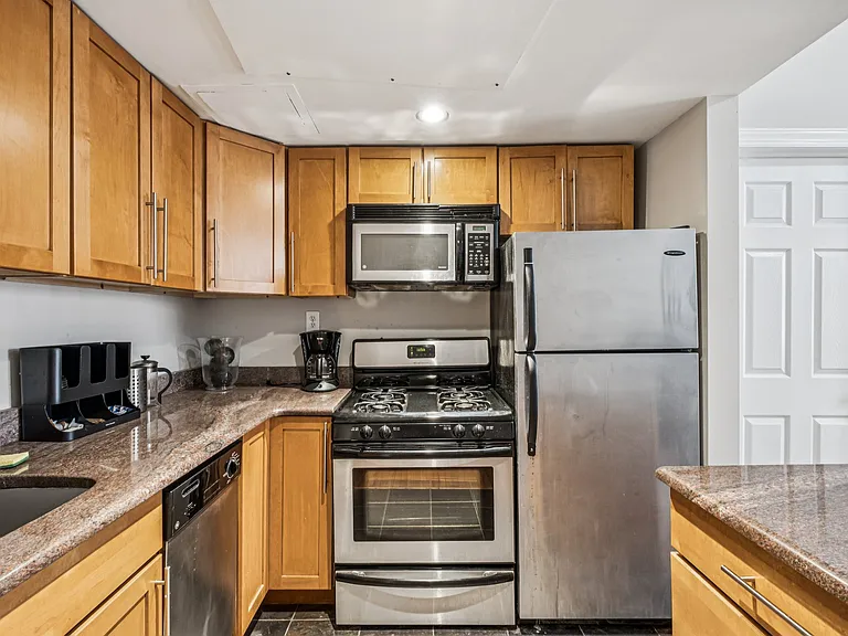 1931 Chestnut St #3-F — Photo 2
