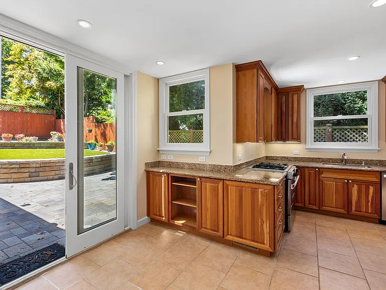 80 Castenada Ave — Photo 15