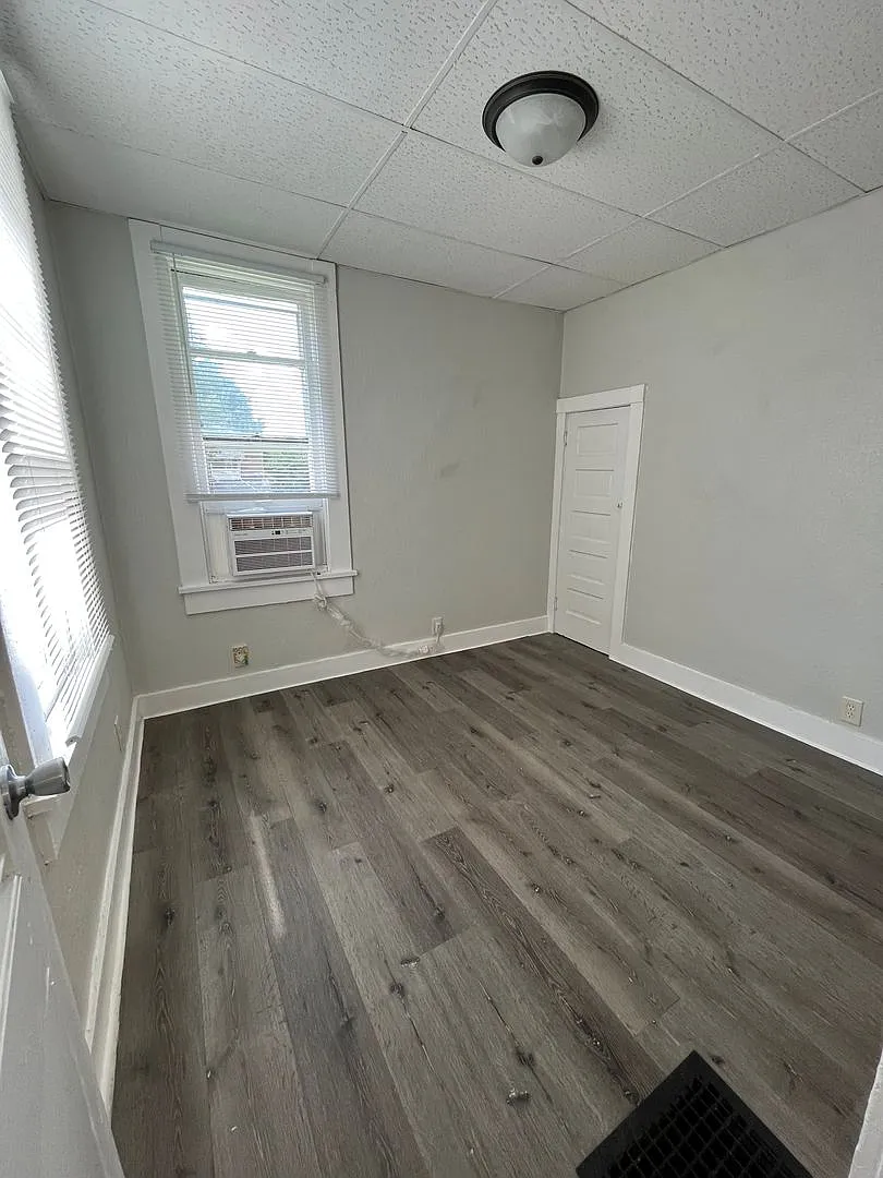 212 Tinkler — Photo 1