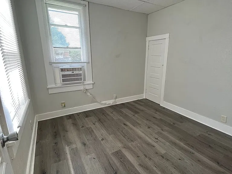 212 Tinkler St — Photo 1