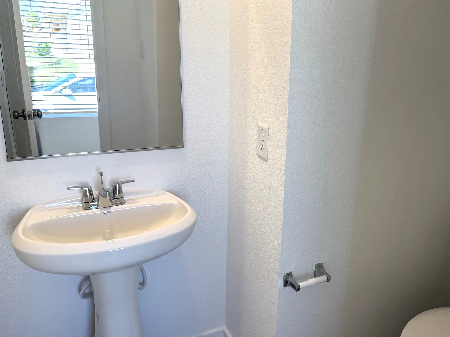 3 bed, 2.5 bath, 1360 sqft, $1,725 — Photo 4