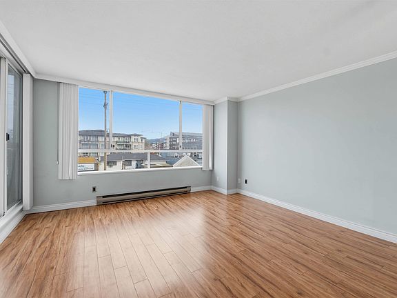 4th image of 11980 222nd St #202