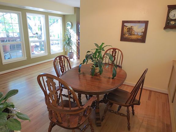 Light and Bright dining area