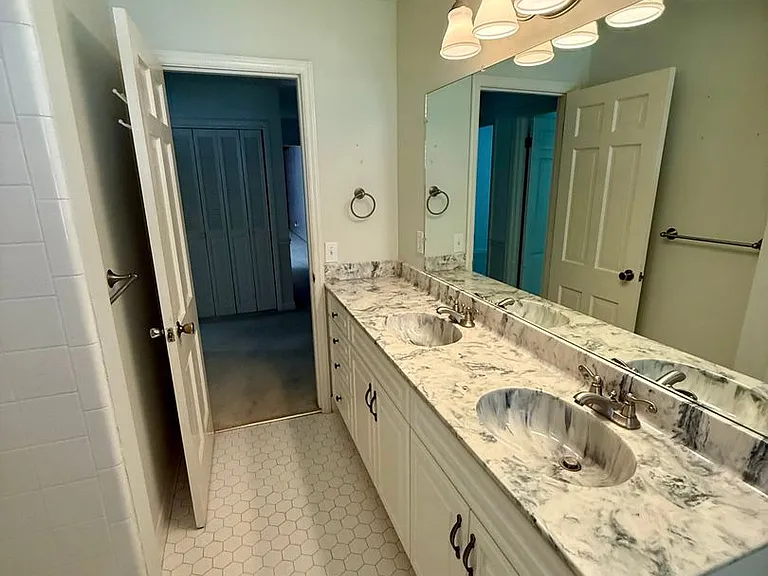 1225 Woodhaven Dr — Photo 16